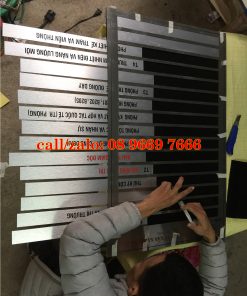 Biển chỉ dẫn tòa nhà thay đổi nội dung