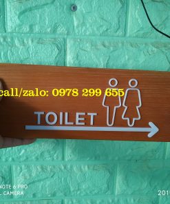 Biển hiệu wc bằng gỗ đẹp.