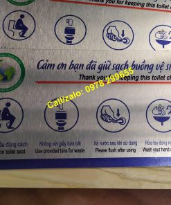 Biển cảnh báo toilet nội dung dễ hiểu.
