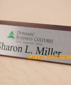 Mẫu biển chức danh để bàn bằng gỗ 2020