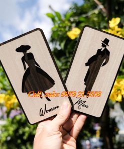 Biển nhà vệ sinh quý ông và quý bà