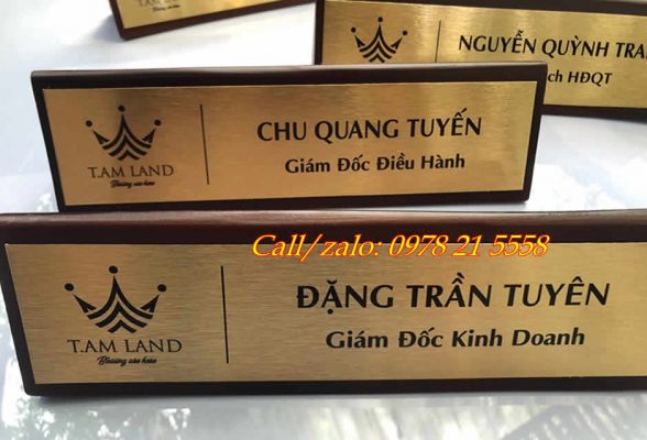 Làm biển chức danh gỗ tự nhiên đẹp