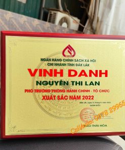 Biển chức danh vinh cá nhân xuất sắc