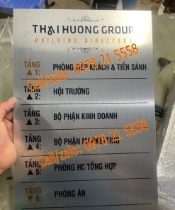 Biển chỉ dẫn trong thang máy tòa nhà