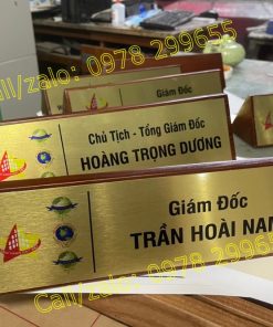 Biển chức danh gỗ tam giác giá rẻ