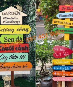 Biển chỉ dẫn chỉ hướng bằng gỗ đẹp