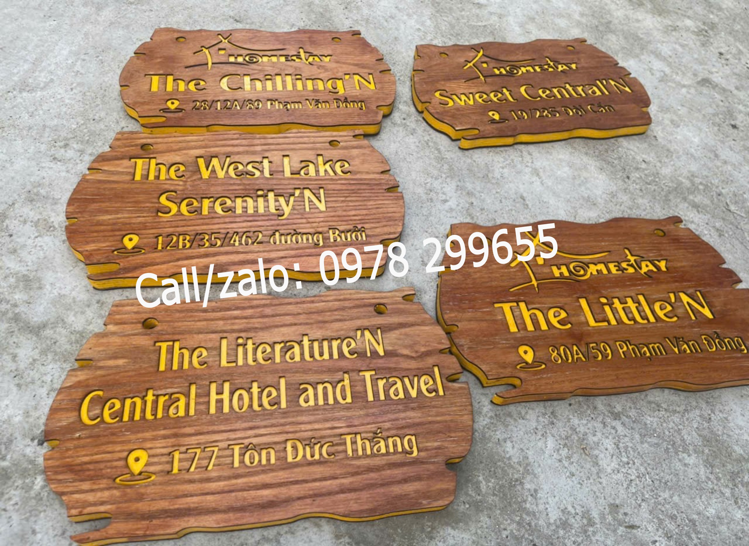 biển gỗ homestay nhỏ đẹp