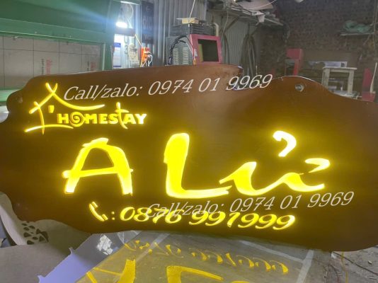 biển gỗ homestay phát sáng