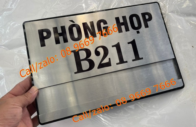 biển tên phòng học trượt nội dung thay đổi thông tin