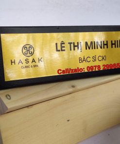 Mẫu biển chức danh gỗ thay đổi được nội dung .