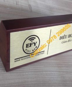 Biển chức danh để bàn