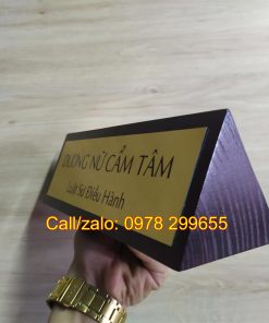 Biển chức danh gỗ đặt bàn