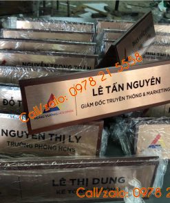 biển chức danh bằng gỗ tam giác