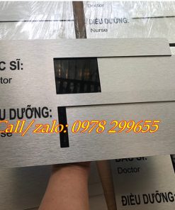 Biển tên bác sĩ thay đổi nội dung