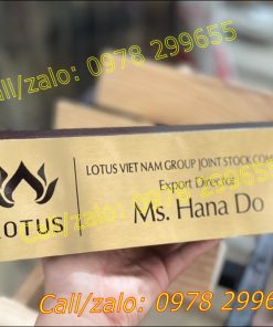 Biển chức danh đặt bàn đẹp - Năng động trẻ trung