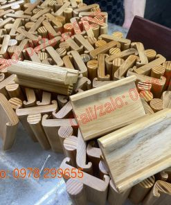 Đế gỗ gắn tên và giá món ăn đẹp nổi bật