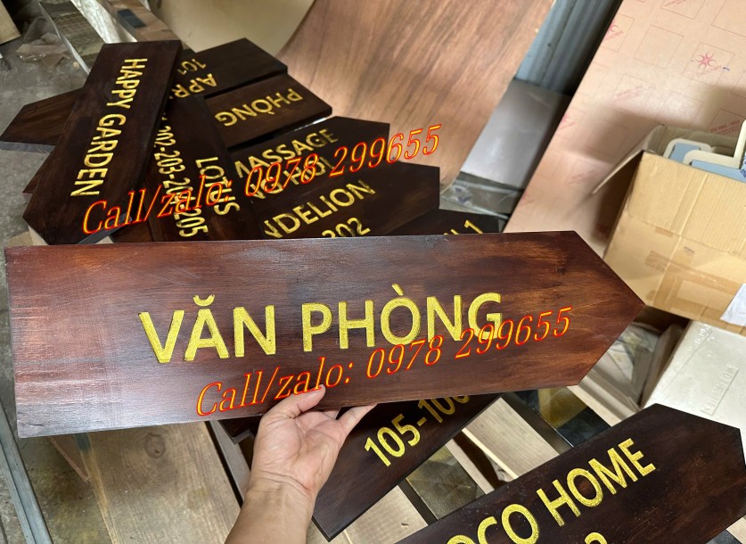 biển chỉ dẫn gỗ tiện lợi giá rẻ
